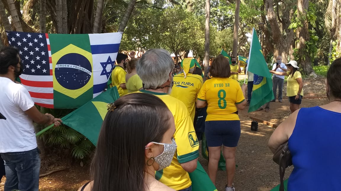 Foto 27 de 31 — Manifestantes fazem ato pró-Bolsonaro na Praça da Independência; veja imagens